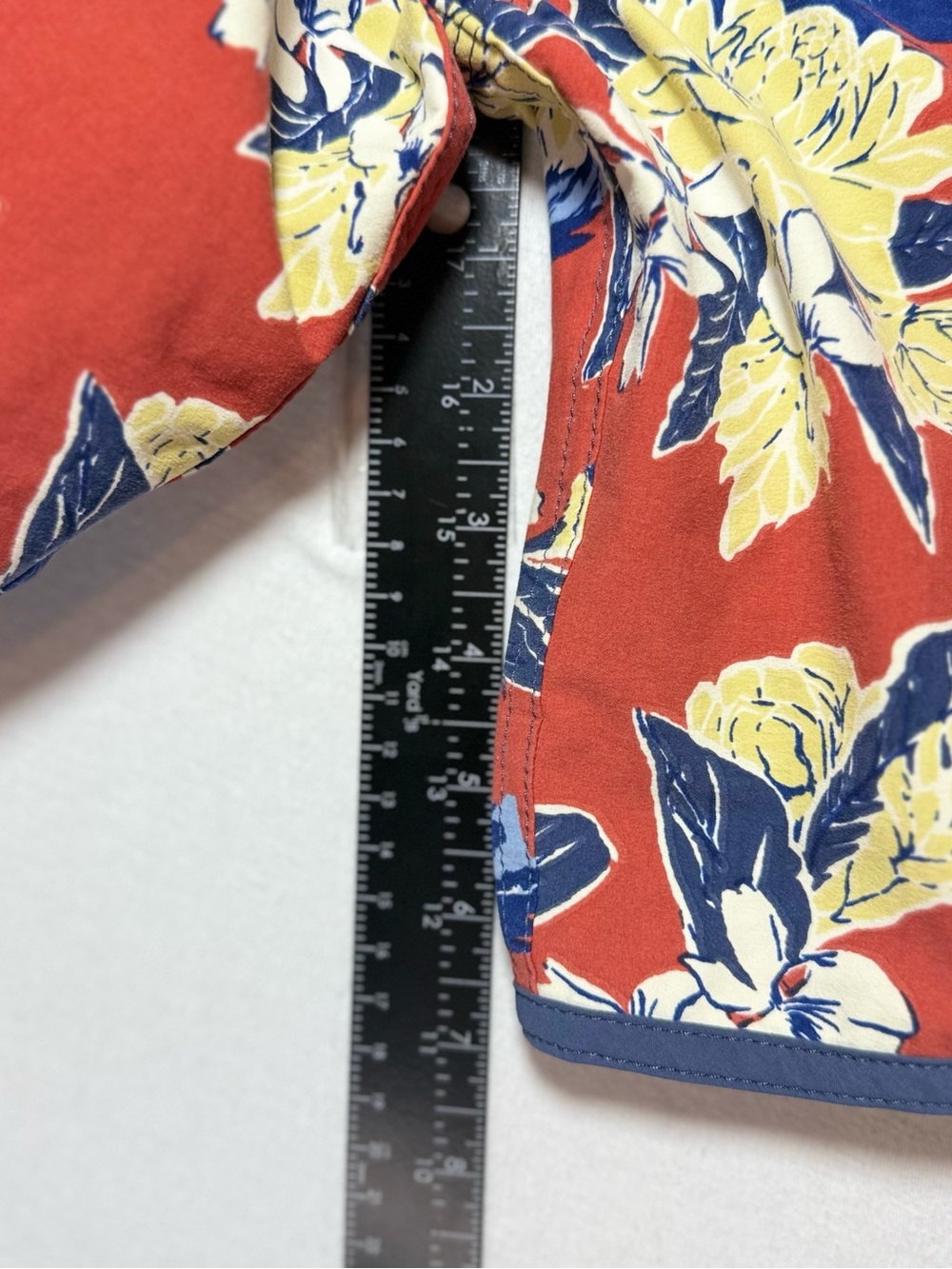 Patagonia Men’s Red Floral Boardshorts with Navy Trim - Picture 5 of 10